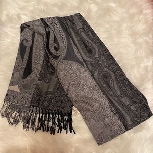 Macy’s Collection Eighteen Black & Gray Scarf